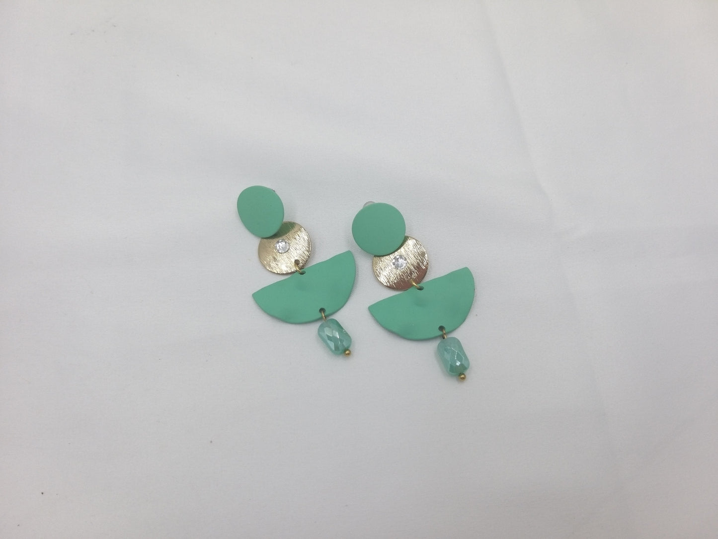 χειροποίητα σκουλαρίκια σε καλοκαιρινό χρώμα βεραμάν απο το euhandmade