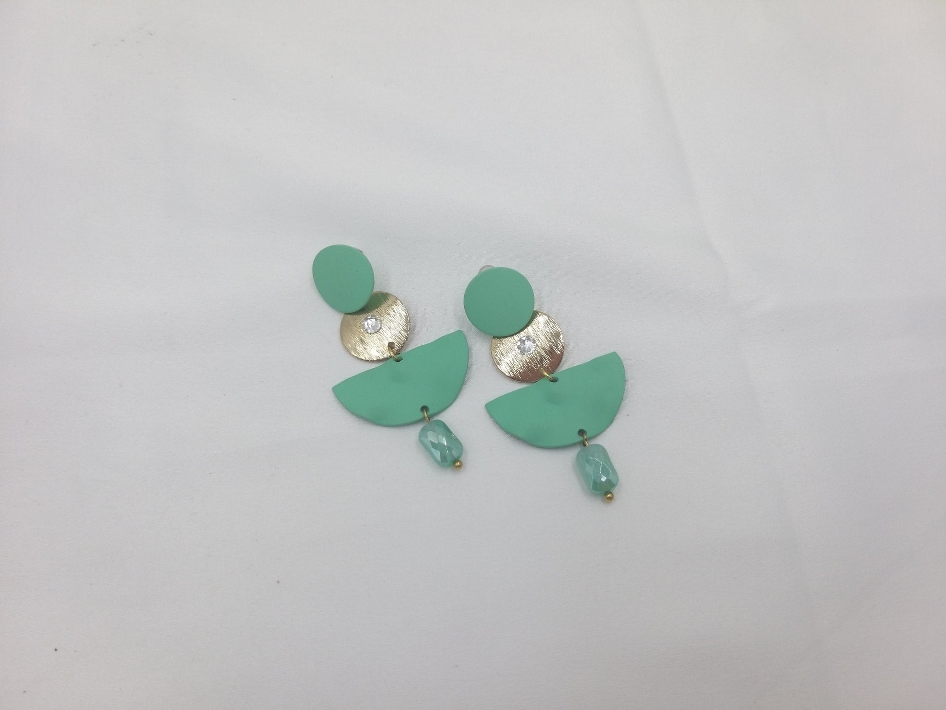 χειροποίητα σκουλαρίκια σε καλοκαιρινό χρώμα βεραμάν απο το euhandmade