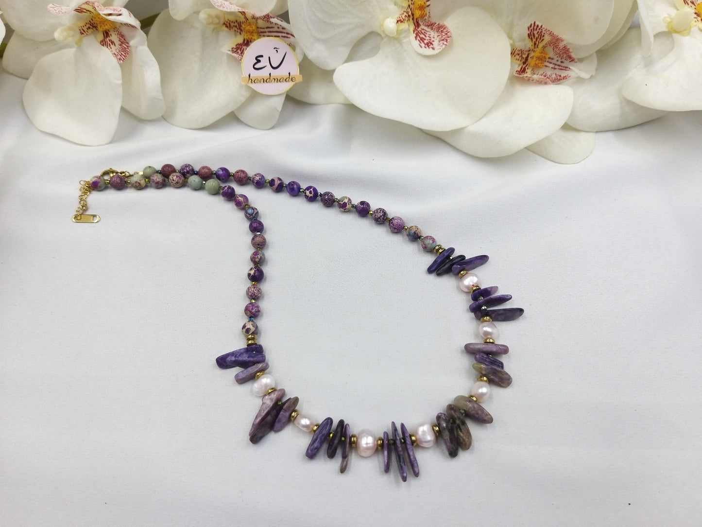 Κοντό χειροποίητο κολιέ με χαροΐτη , ροζ μαργαριτάρια και ιασπη euhandmade