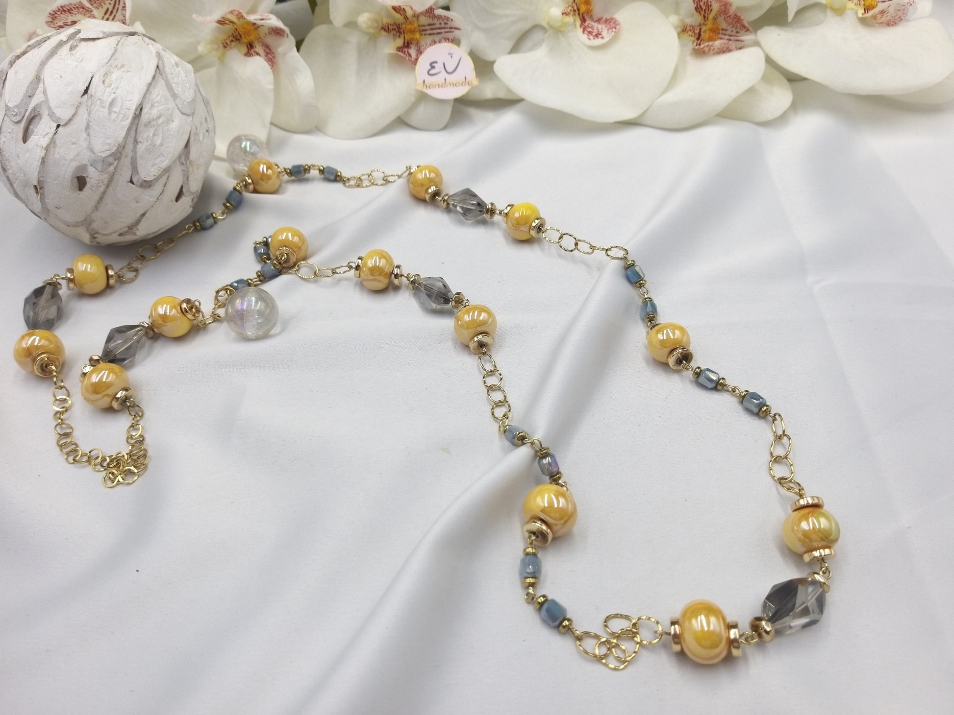 Χειροποίητο κολιέ με κίτρινες κεραμικές πέτρες και γκρι κρύσταλλα